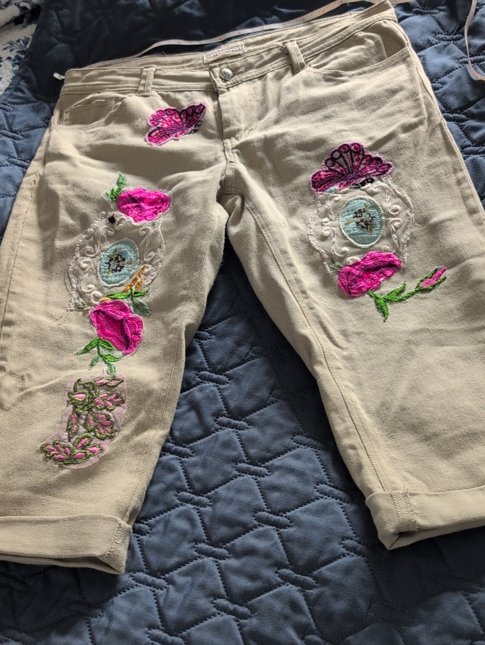 Vintage Antica Sartoria Beige/Tan Denim Capris with Branded Button